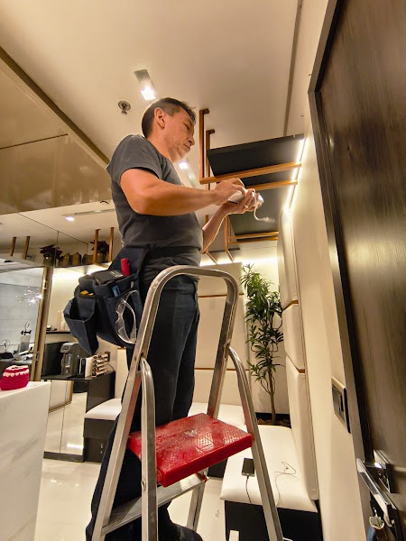 Eletricista, Encanador e Bombeiro Hidráulico (Serviços Fernandes)