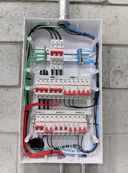 Encanadores eletricistas 24 horas HC Curitiba