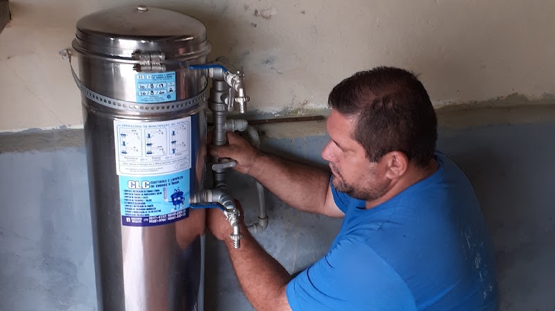Encanador e Limpeza de caixas de agua e instalação Elétrica residencial